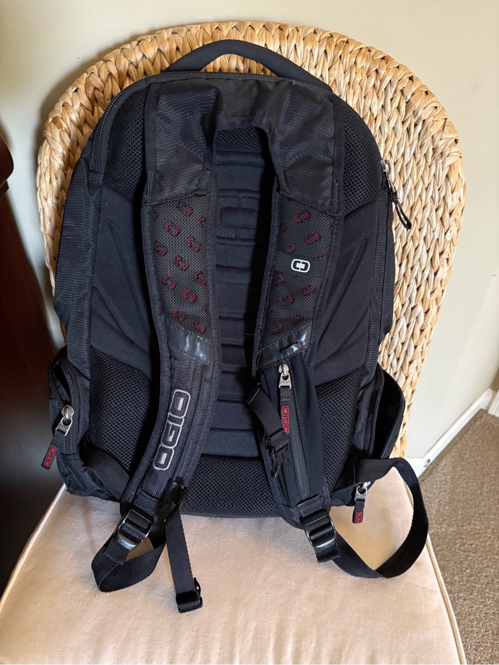 OGIO Bandit Black Backpack with Red Zipper Accents - Men's Laptop Pack - Picture 3 of 10